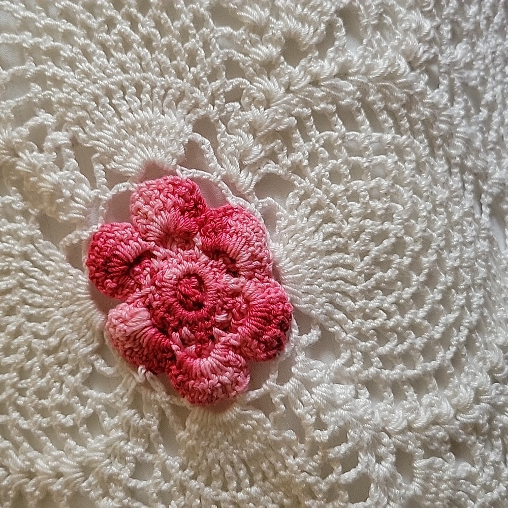 Crotchet Bedspread with Flower Detail. Brand New. Never Used - Picture 2 of 6
